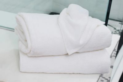 Snowehome towel stack on end of bath